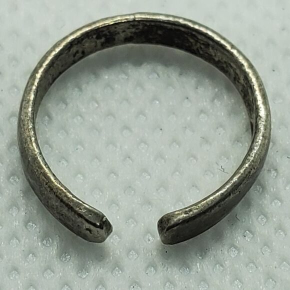 Adjustable Silver Tone Toe Ring  - Picture 3 of 3
